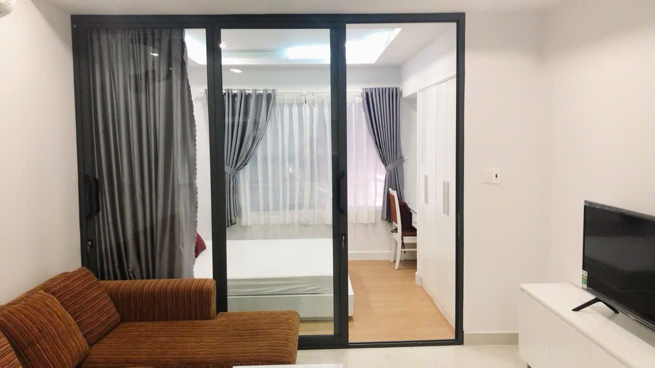 Vách kính phòng ngủ