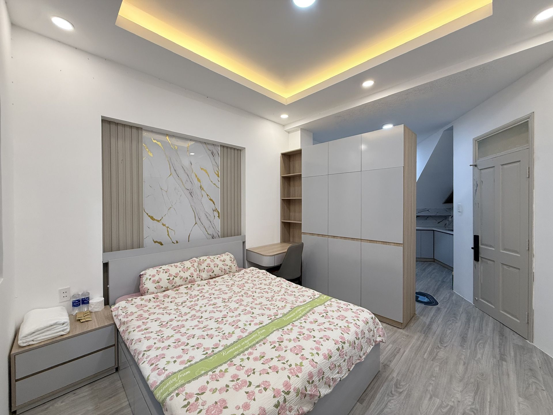 Giường và tủ áo