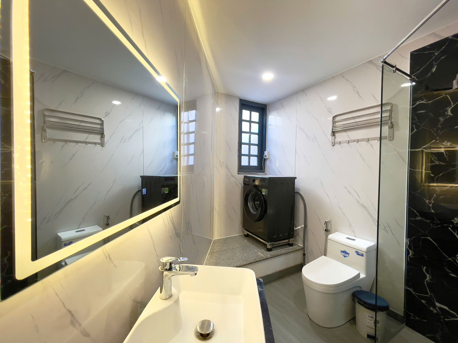 Máy giặt phòng tắm