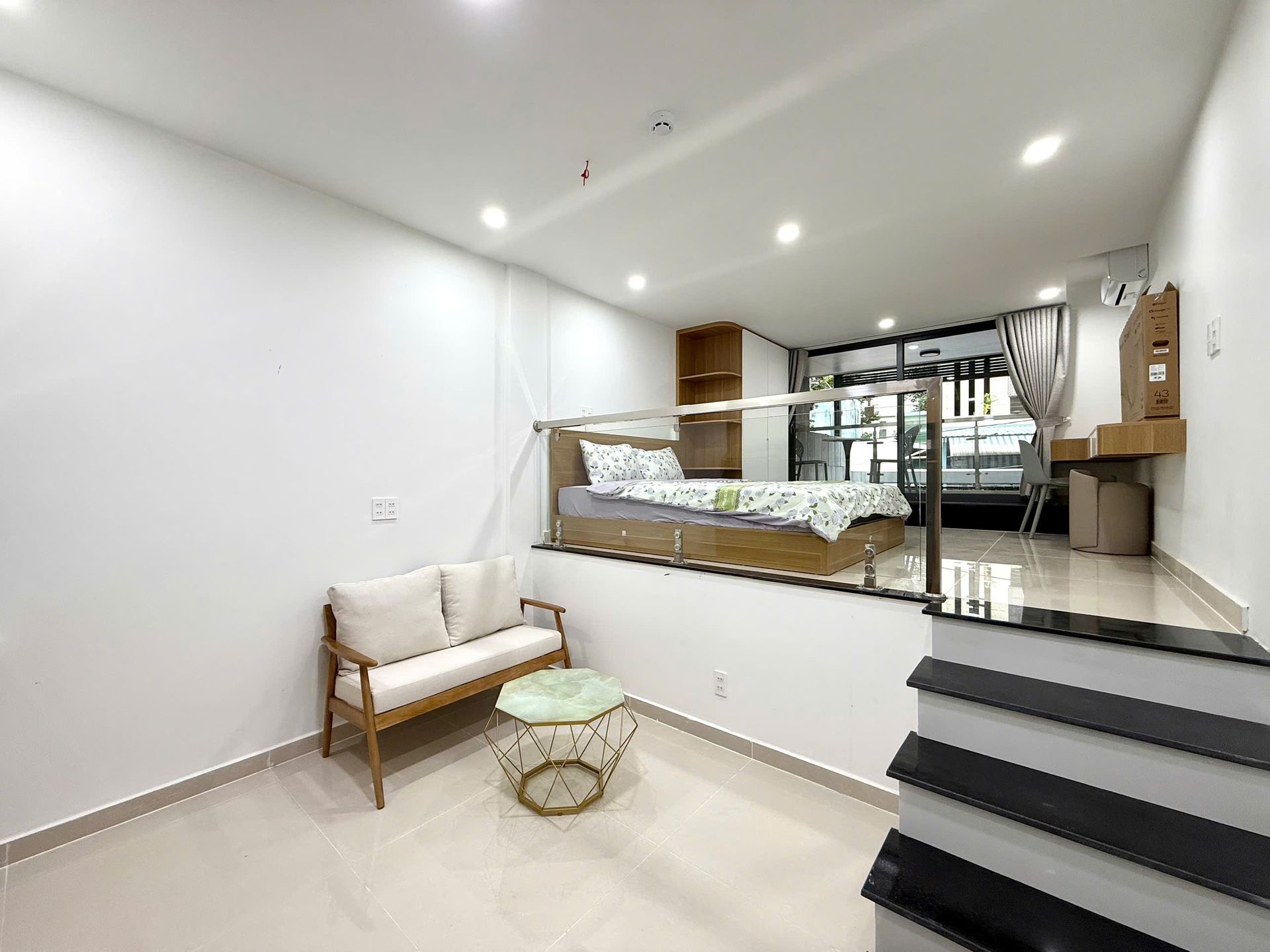 Giường và ban công