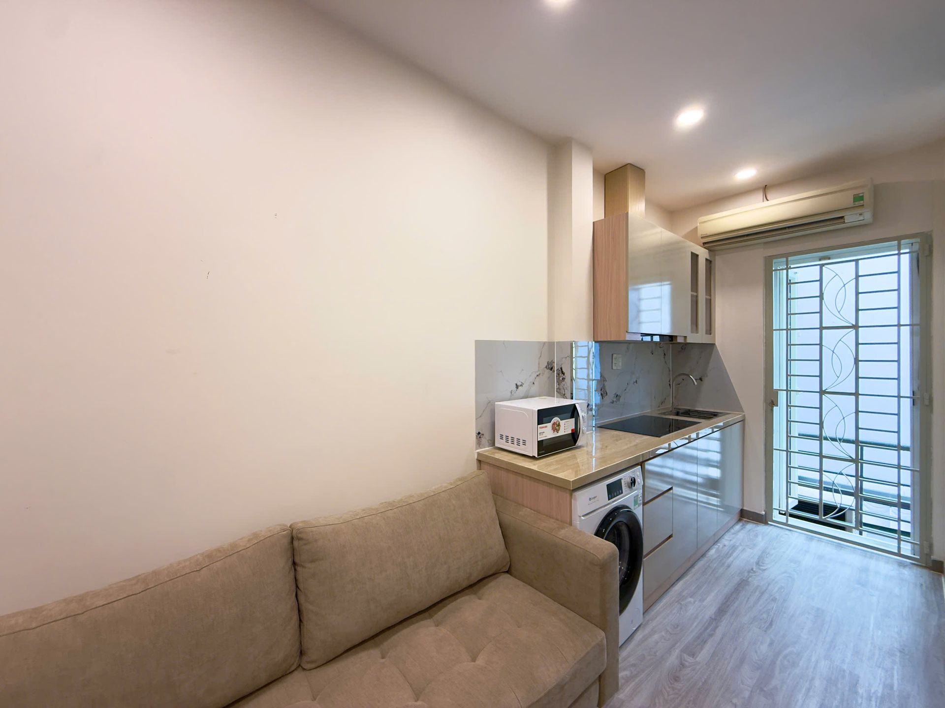 Bếp và sofa